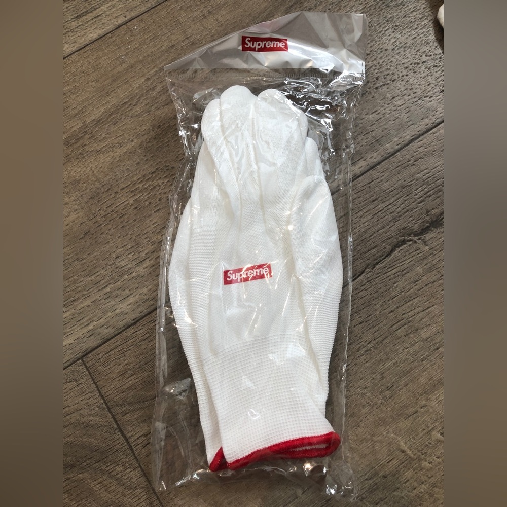 White & Red Men’s Supreme Gloves